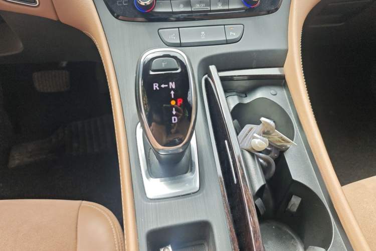 Used Buick LaCrosse 2018 28T Elite Edition Gear Lever