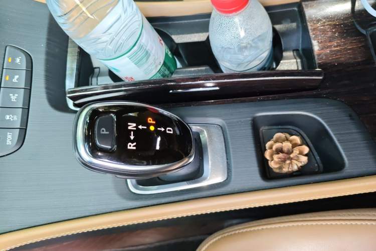Used Buick LaCrosse 2018 28T Luxury Model Gear Lever