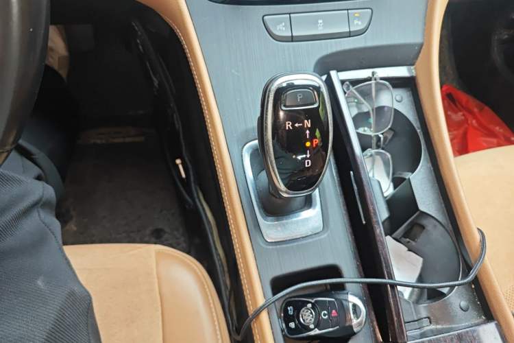 Used Buick LaCrosse 2018 28T Elite Edition Gear Lever