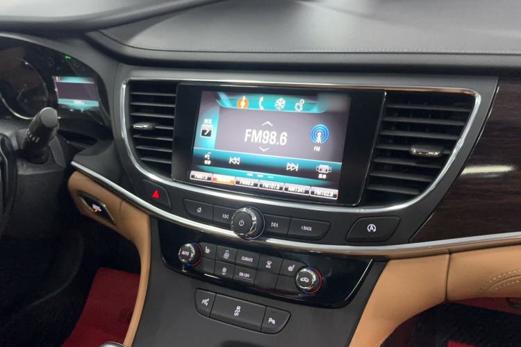 Used Buick LaCrosse 2018 28T Elite Edition Interior 2