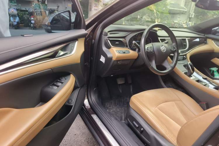 Used Buick LaCrosse 2018 28T Elite Edition Interior 3