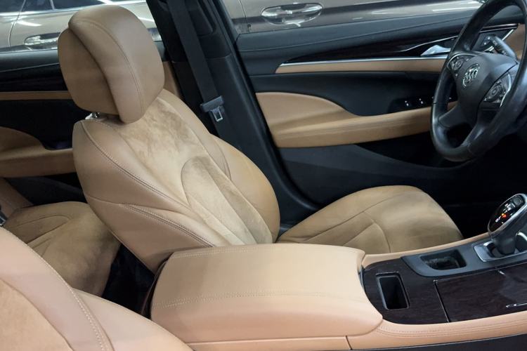 Used Buick LaCrosse 2018 28T Elite Edition Interior 4