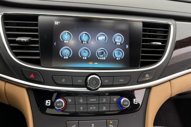 Used Buick LaCrosse 2018 28T Elite Edition Interior 4