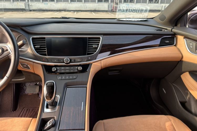 Used Buick LaCrosse 2018 28T Luxury Model Interior 4