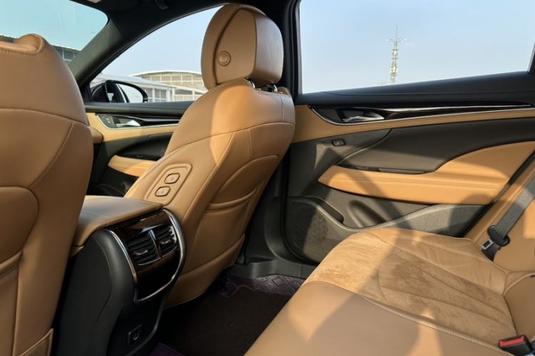 Used Buick LaCrosse 2018 28T Luxury Model Interior 6
