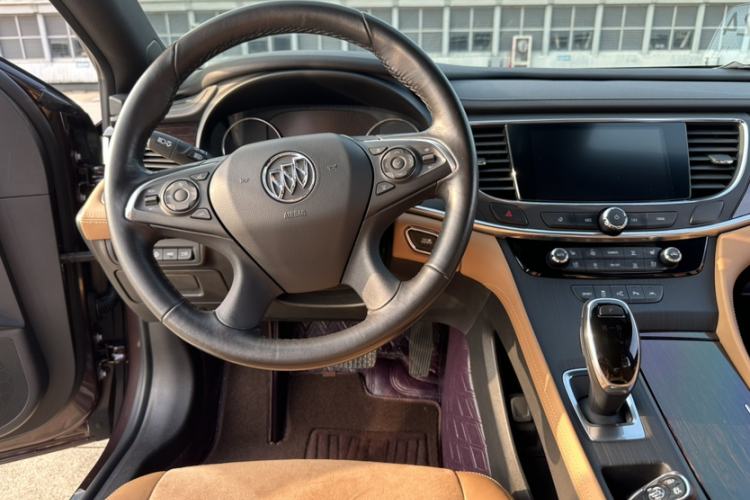 Used Buick LaCrosse 2018 28T Luxury Model Interior 7