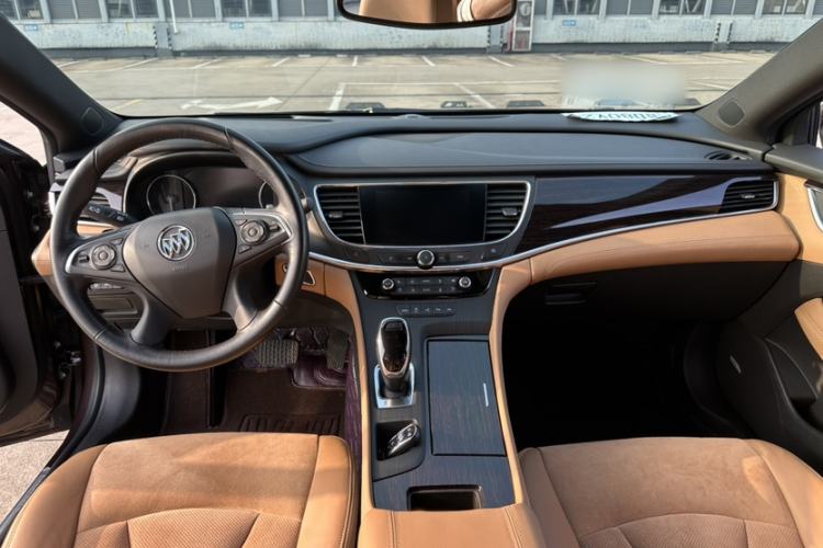Used Buick LaCrosse 2018 28T Luxury Model Interior 9