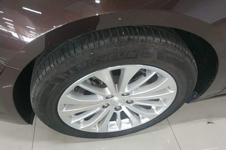 Used Buick LaCrosse 2018 28T Elite Edition Left Front Wheel Hub
