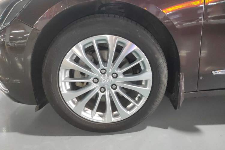 Used Buick LaCrosse 2018 28T Elite Edition Left Front Wheel Hub