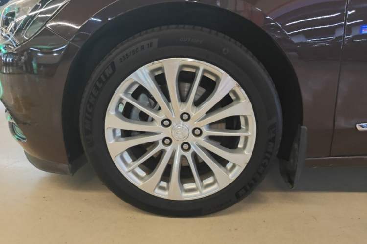 Used Buick LaCrosse 2018 28T Elite Edition Left Front Wheel Hub