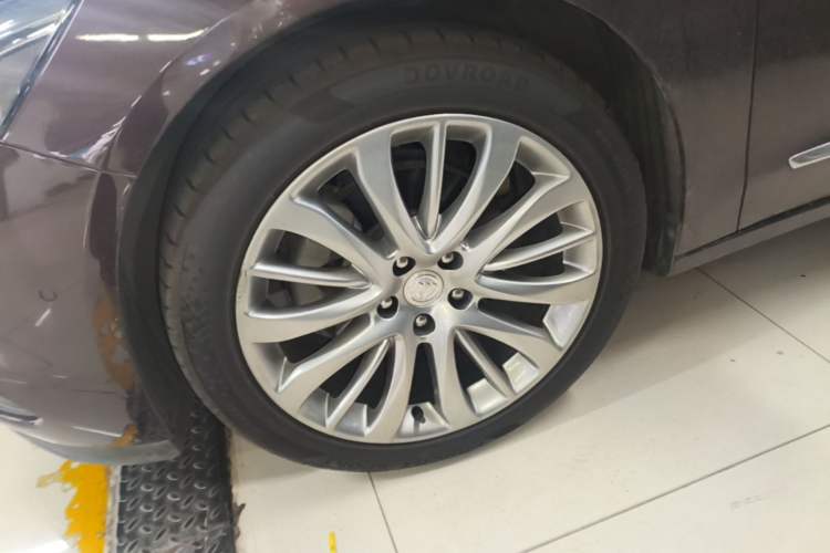 Used Buick LaCrosse 2018 28T Luxury Model Left Front Wheel Hub