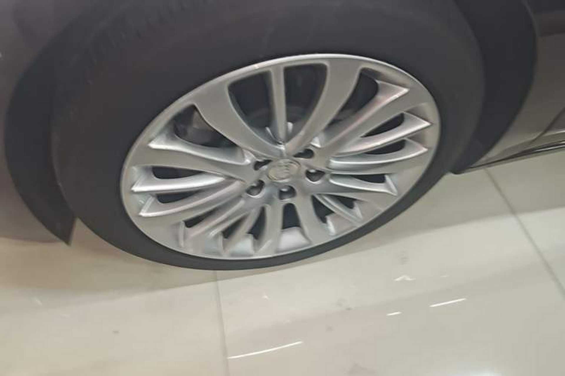 Used Buick LaCrosse 2018 28T Luxury Model Left Front Wheel Hub