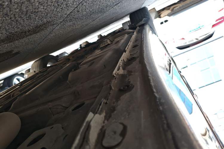 Used Buick LaCrosse 2018 28T Elite Edition Left Side Sill