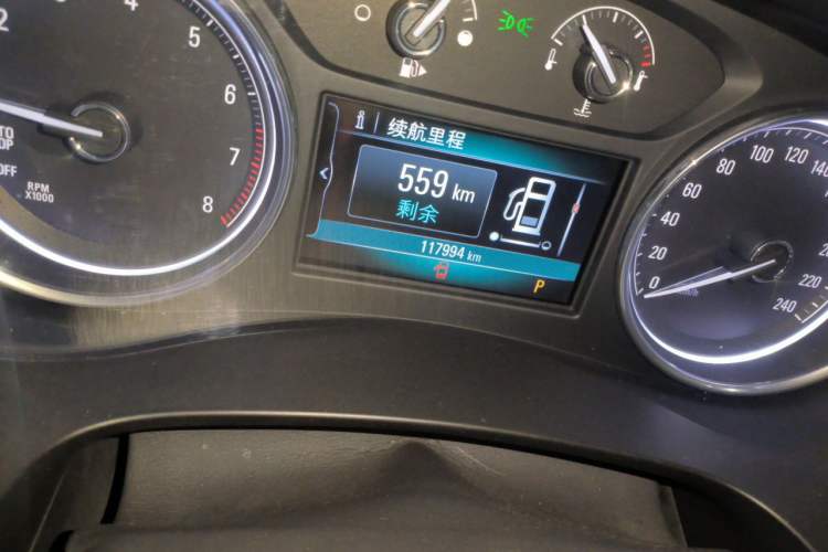 Used Buick LaCrosse 2018 28T Elite Edition Odometer Close Up