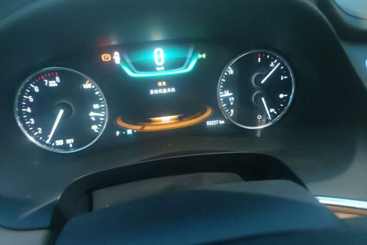 Used Buick LaCrosse 2018 28T Luxury Model Odometer Close Up