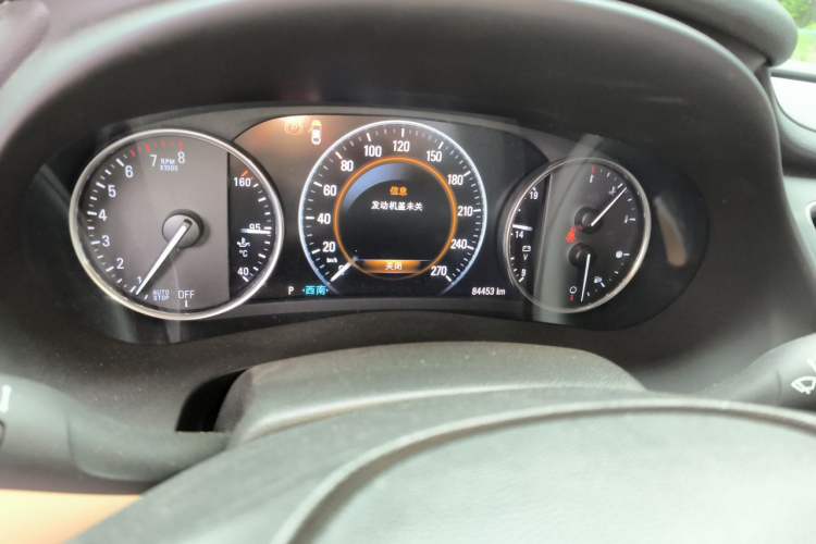 Used Buick LaCrosse 2018 28T Luxury Model Odometer Close Up