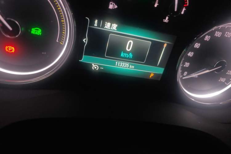 Used Buick LaCrosse 2018 30H Elite Edition Odometer Close Up