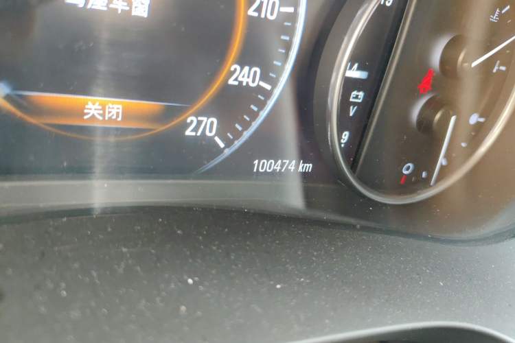 Used Buick LaCrosse 2018 28T Luxury Model Odometer Close Up