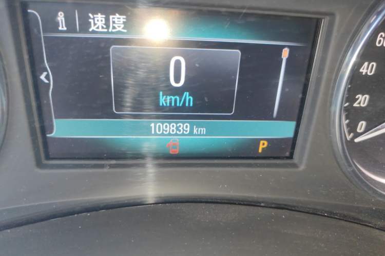 Used Buick LaCrosse 2018 28T Elite Edition Odometer Close Up