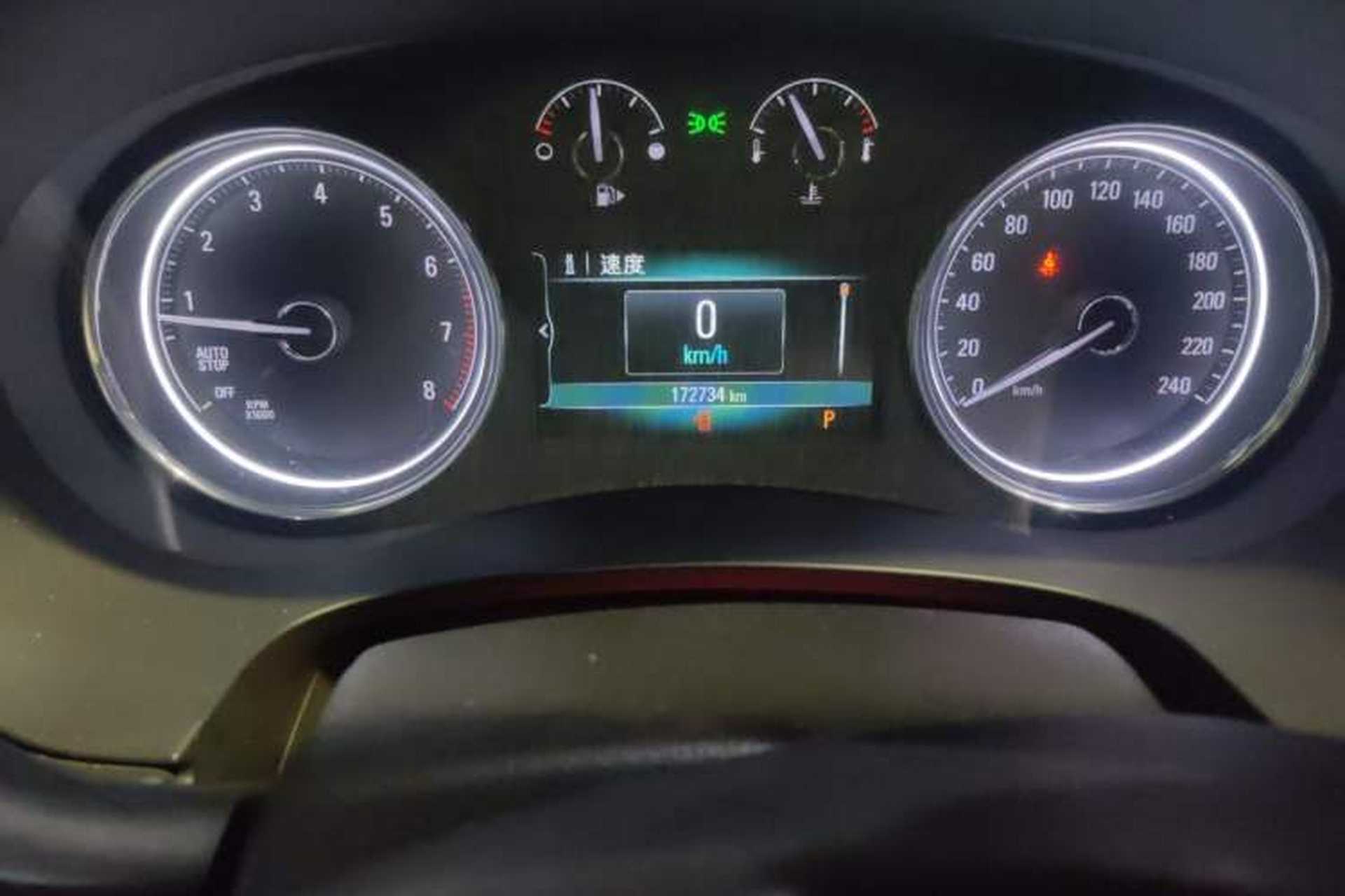 Used Buick LaCrosse 2018 20T Elite Edition Odometer Close Up