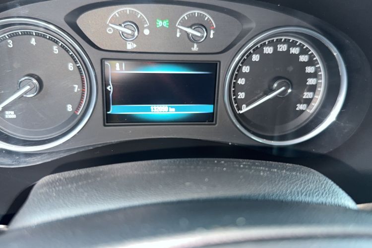 Used Buick LaCrosse 2018 28T Elite Edition Odometer Close Up