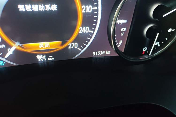 Used Buick LaCrosse 2018 28T Luxury Model Odometer Close Up