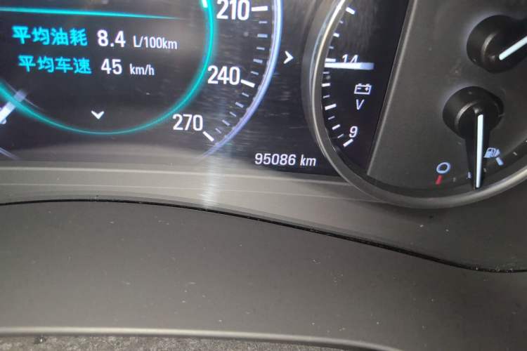 Used Buick LaCrosse 2018 28T Luxury Model Odometer Close Up