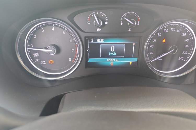 Used Buick LaCrosse 2018 20T Elite Edition Odometer Close Up