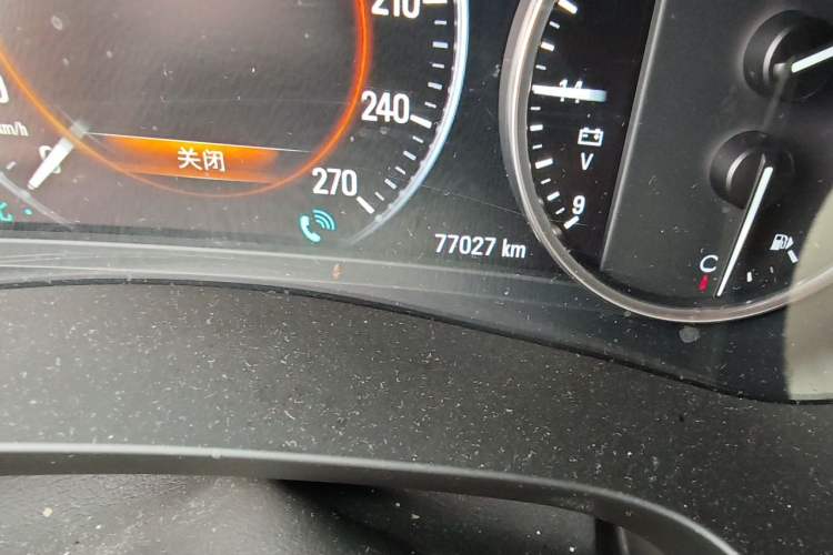 Used Buick LaCrosse 2018 28T Luxury Model Odometer Close Up