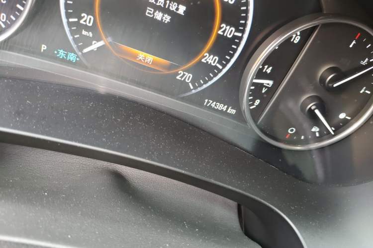 Used Buick LaCrosse 2018 28T Luxury Model Odometer Close Up