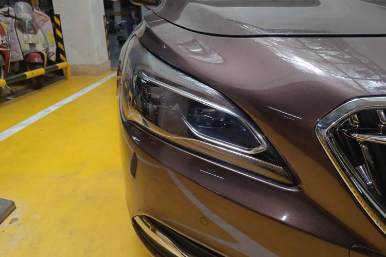 Used Buick LaCrosse 2018 28T Elite Edition Right Front Headlight
