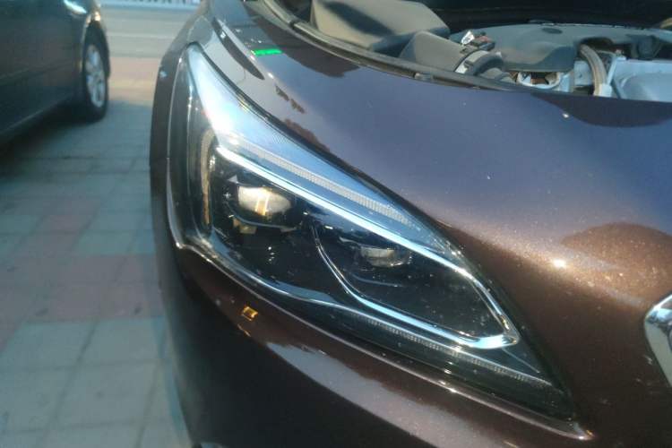 Used Buick LaCrosse 2018 28T Luxury Model Right Front Headlight