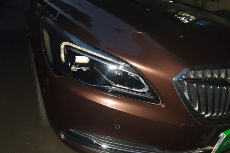 Used Buick LaCrosse 2018 28T Luxury Model Right Front Headlight