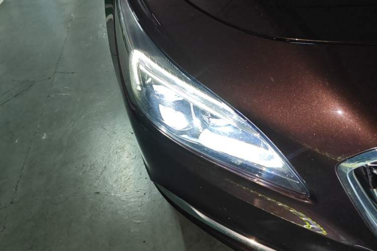 Used Buick LaCrosse 2018 20T Luxury Model Right Front Headlight