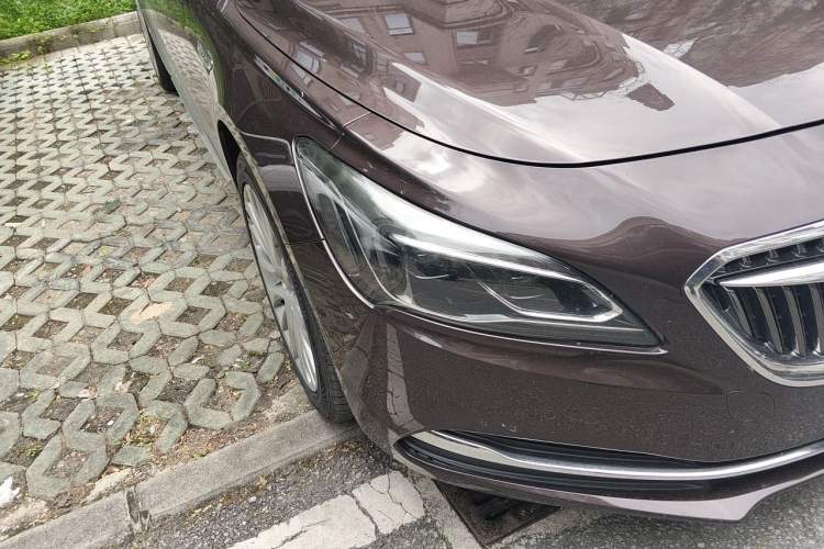 Used Buick LaCrosse 2018 28T Luxury Model Right Front Headlight