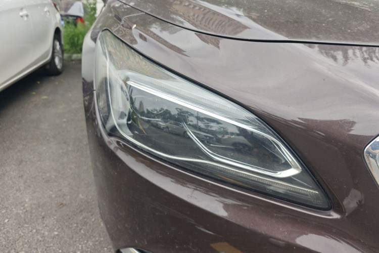 Used Buick LaCrosse 2018 28T Elite Edition Right Front Headlight