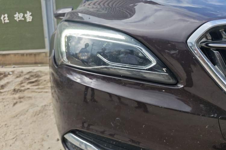 Used Buick LaCrosse 2018 28T Luxury Model Right Front Headlight