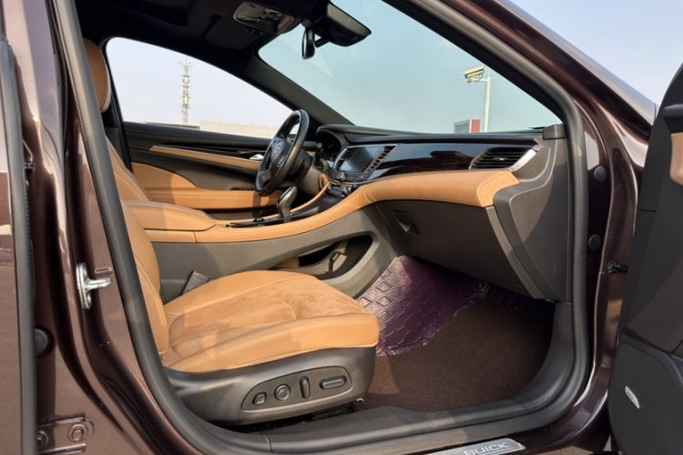 Used Buick LaCrosse 2018 28T Luxury Model Right Front Seat