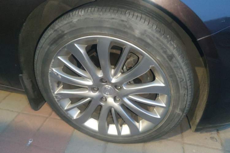 Used Buick LaCrosse 2018 28T Luxury Model Right Front Wheel Hub