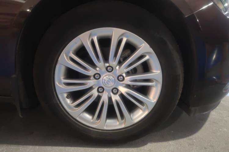 Used Buick LaCrosse 2018 30H Elite Edition Right Front Wheel Hub
