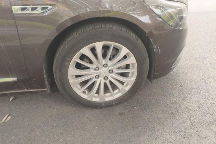 Used Buick LaCrosse 2018 28T Elite Edition Right Front Wheel Hub