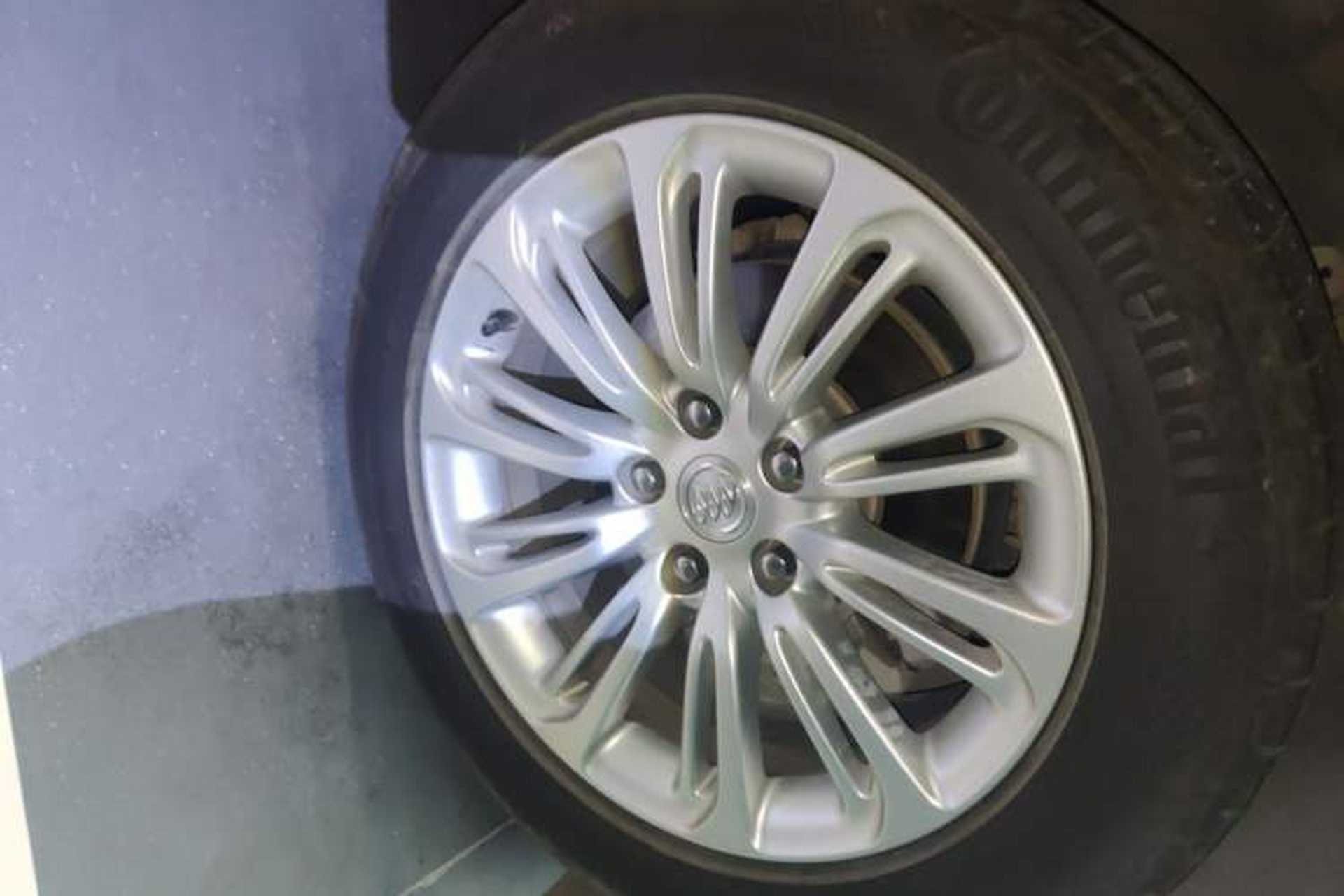Used Buick LaCrosse 2018 20T Elite Edition Right Front Wheel Hub