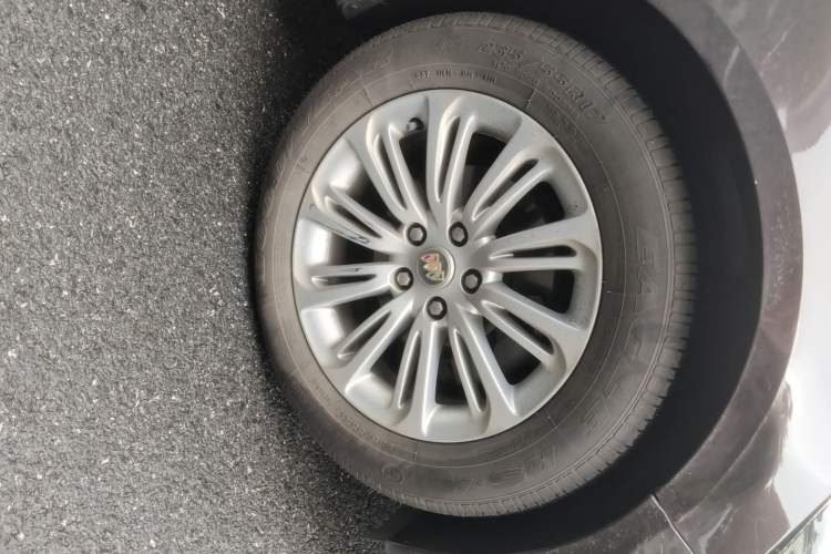Used Buick LaCrosse 2018 20T Elite Edition Right Front Wheel Hub
