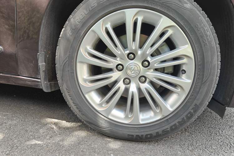 Used Buick LaCrosse 2018 30H Elite Edition Right Front Wheel Hub