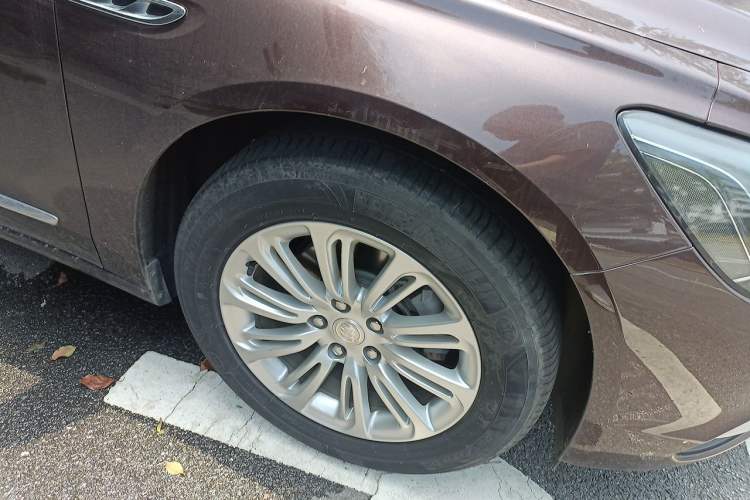 Used Buick LaCrosse 2018 20T Elite Edition Right Front Wheel Hub