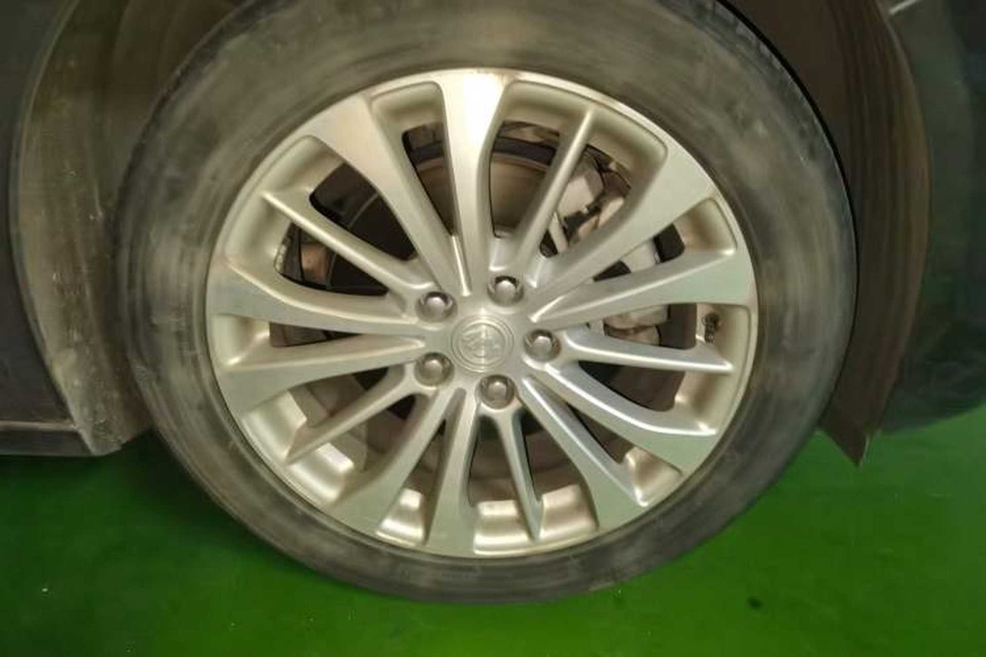 Used Buick LaCrosse 2018 28T Elite Edition Right Front Wheel Hub