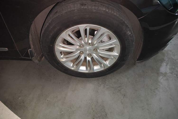 Used Buick LaCrosse 2018 20T Luxury Model Right Front Wheel Hub
