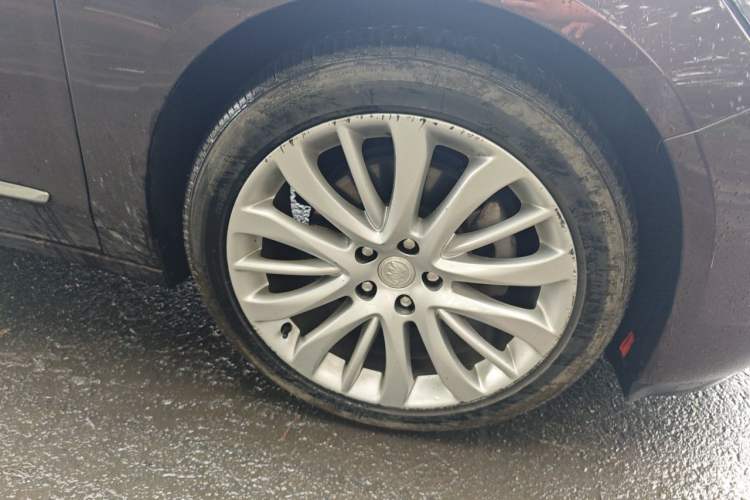 Used Buick LaCrosse 2018 28T Luxury Model Right Front Wheel Hub