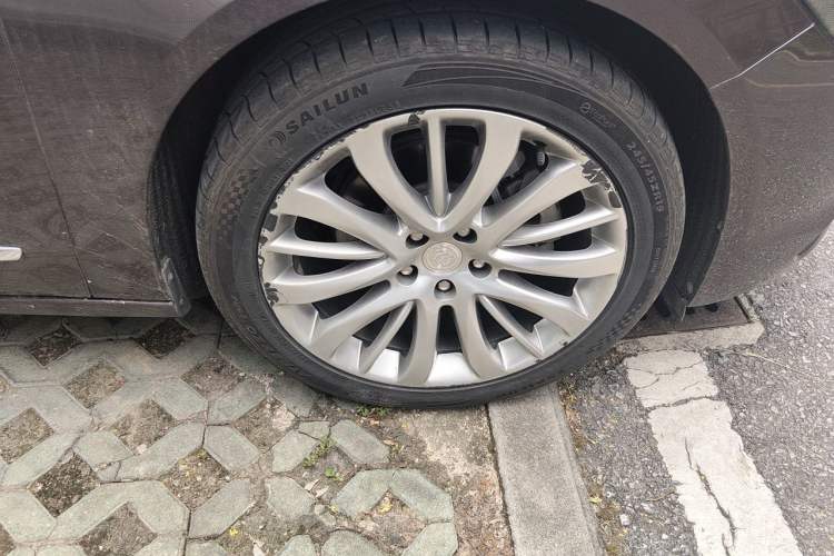 Used Buick LaCrosse 2018 28T Luxury Model Right Front Wheel Hub
