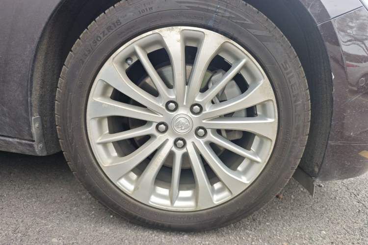 Used Buick LaCrosse 2018 28T Elite Edition Right Front Wheel Hub